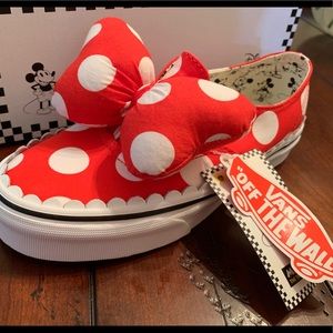 Limited Edition Disney Vans Minnie’s Bow NWT Sz 8.5